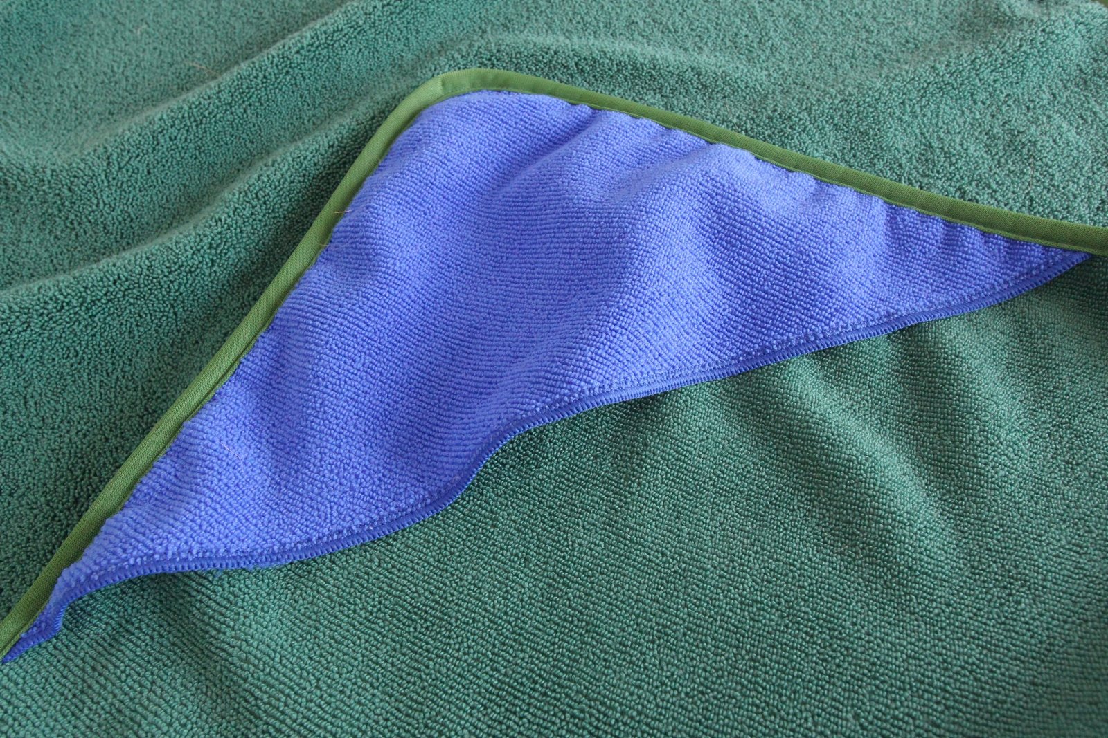 Close up hand pockets design on the microfibre dog towel